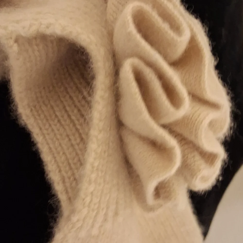 Knit Key-hole Light Tan Scarf 100% Cashmere - Picture 3 of 3